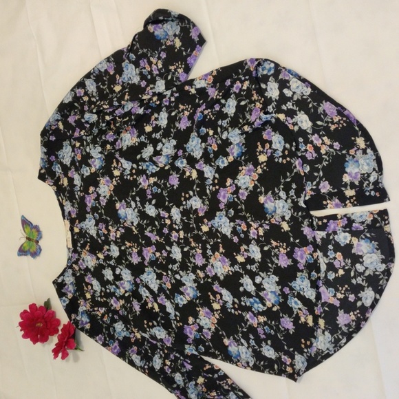 Black floral blouse with 3/4 sleeves. 💯 Polyester - Picture 1 of 10